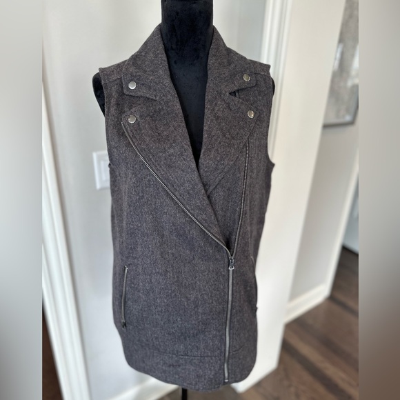 ✨NWT✨ BANANA REPUBLIC WOMEN'S
HERRINGBONE ASYMMETRICAL ZIP WOOL VEST MEDIUM - Picture 2 of 14